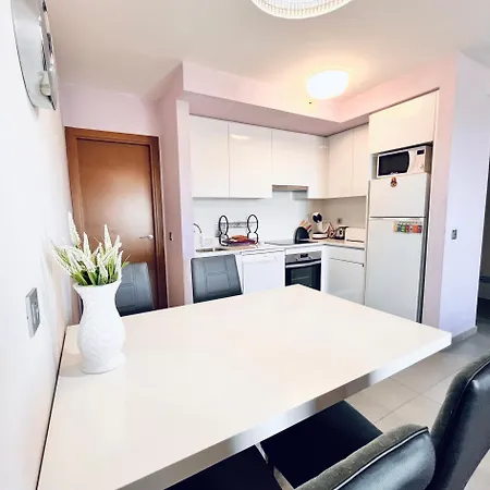 Ocean View 2-bedrooms In شقة *